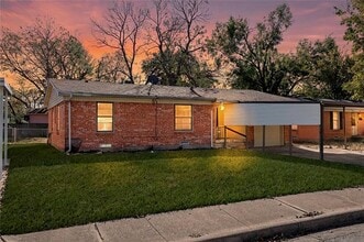 Building Photo - 1406 Ridgeview St