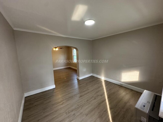Building Photo - 1319 Eynon St