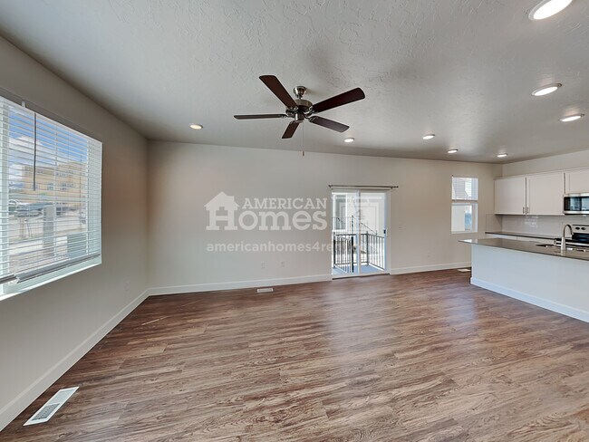Foto del edificio - 6744 N Silver Creek Drive