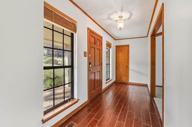 Building Photo - Beautiful 3 Bed / 2 Bath Home in Fort Smith (0.73 Acre Lot)