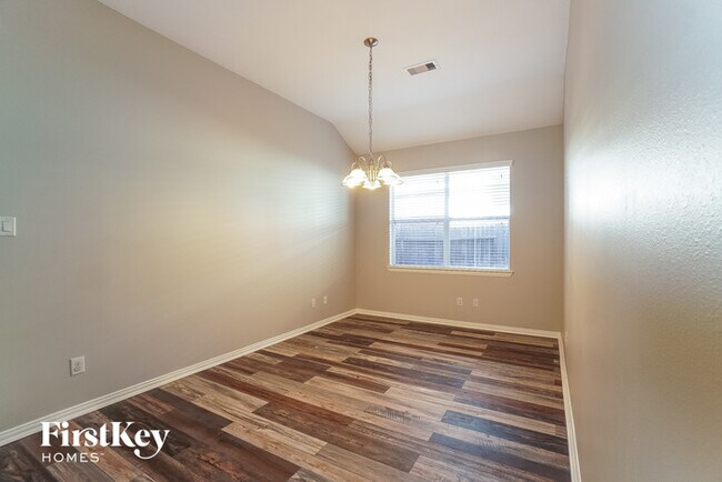 Foto del edificio - 8119 Loetsch Ridge Way