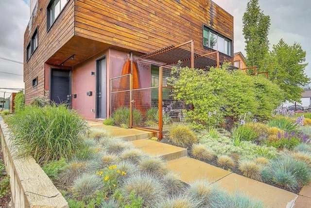 Building Photo - 3047 Lawrence St
