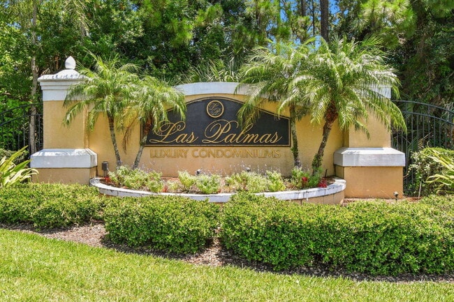Building Photo - Las Palmas One-Bedroom townhouse with garage