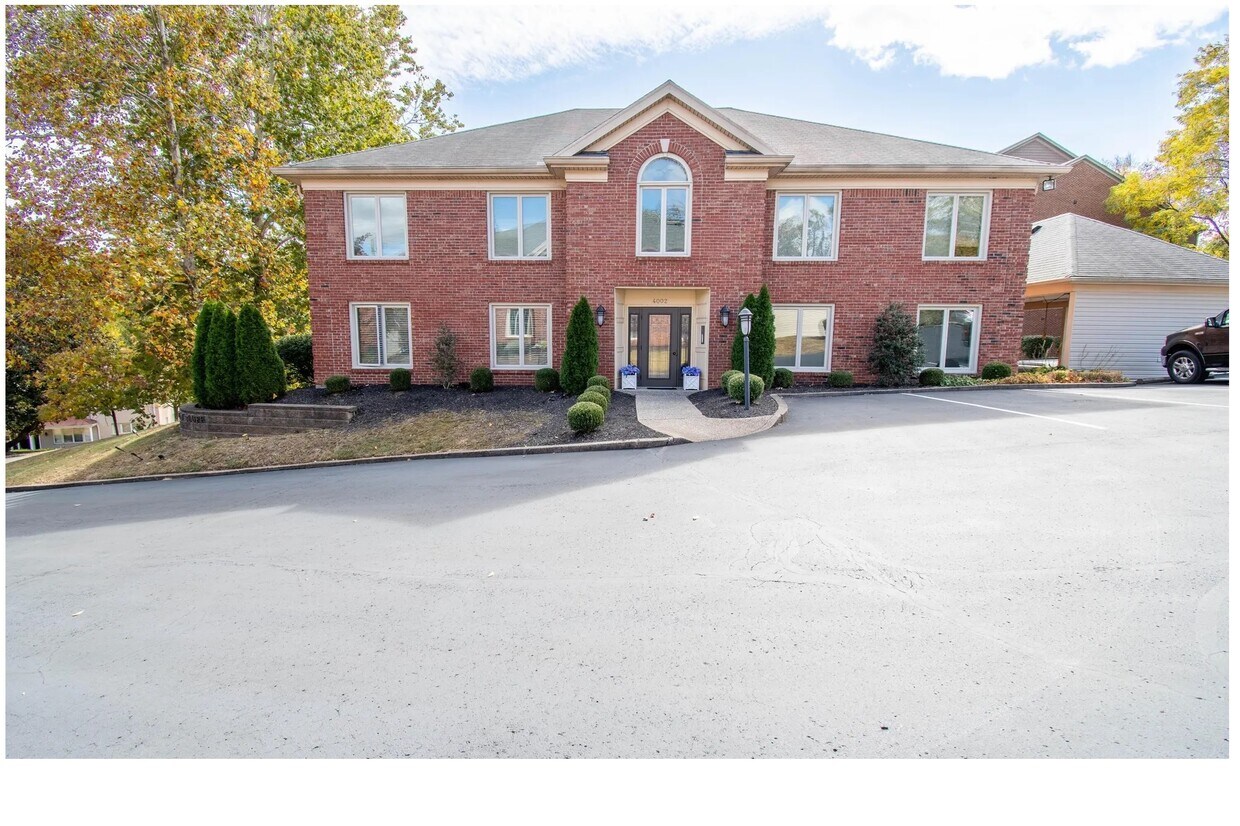 4002 Stoneview Dr Unit 1, Louisville, KY 40207 Condo for Rent in