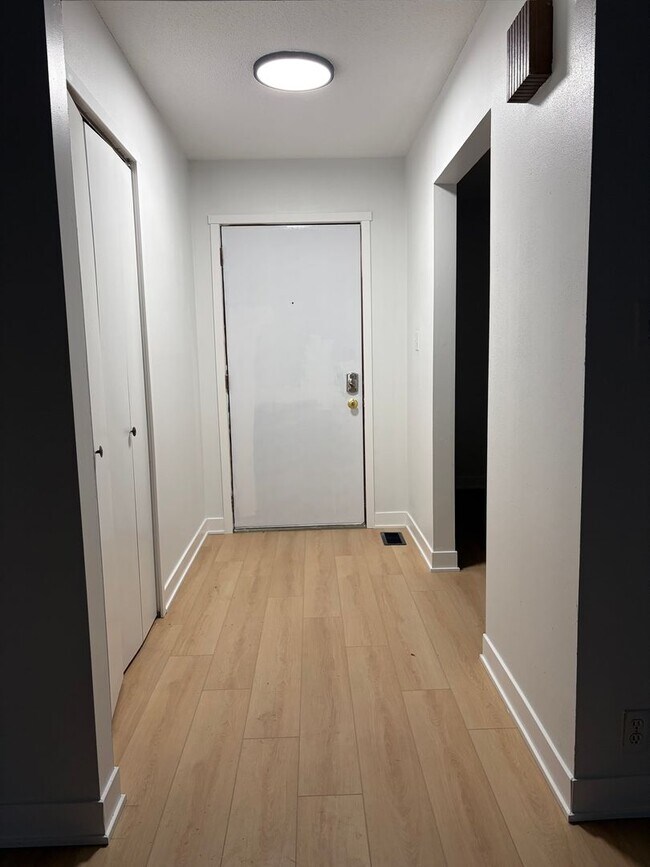 Foto del edificio - 312-314-314 W Charter Dr