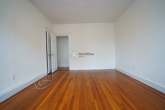 Foto del edificio - 82 Brainerd Rd