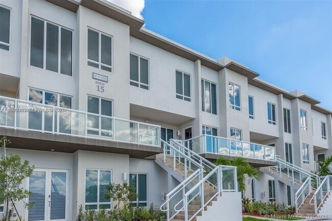 Foto del edificio - 6310 NW 103rd Pl