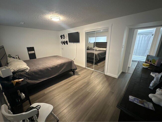 Photo du bâtiment - 17328-17385 85 Ave NW