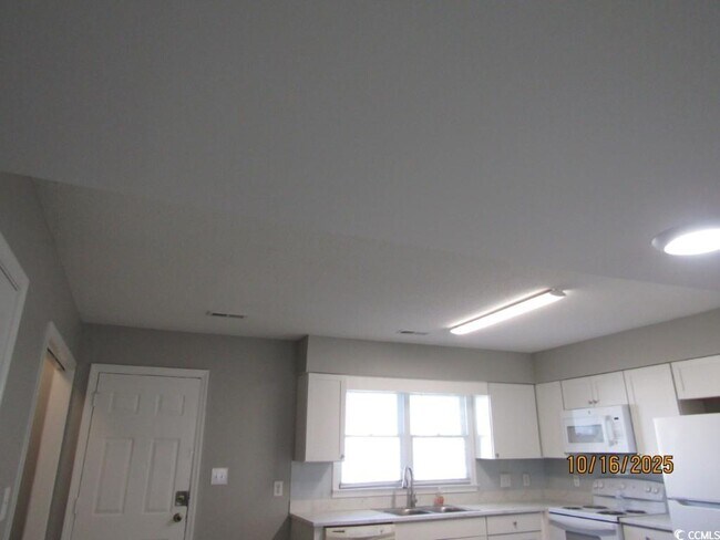 Foto del edificio - 1703 Fawn Vista Dr N