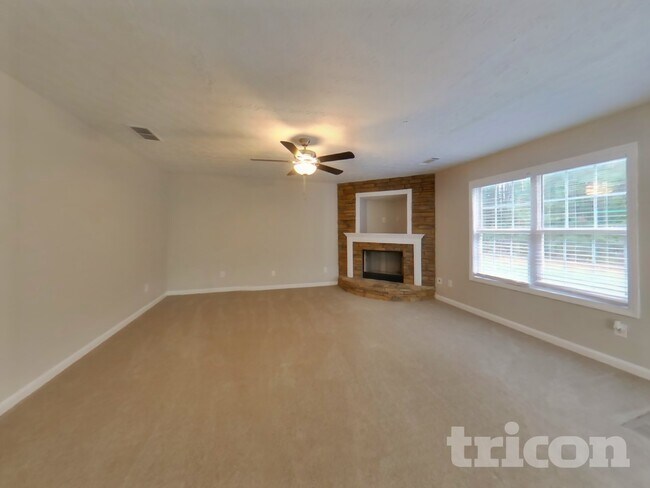 Building Photo - 338 Shadowbrooke Cir SW