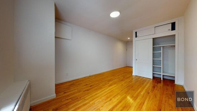Building Photo - 230 E 81st St