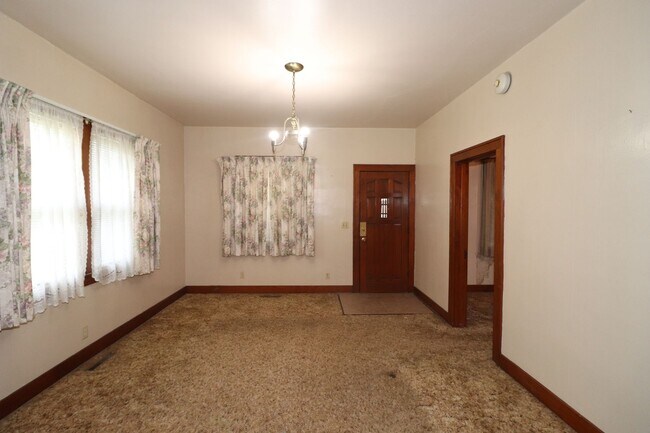 Building Photo - Spacious home for rent