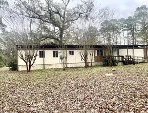 Building Photo - 933 S Pine Lake Rd