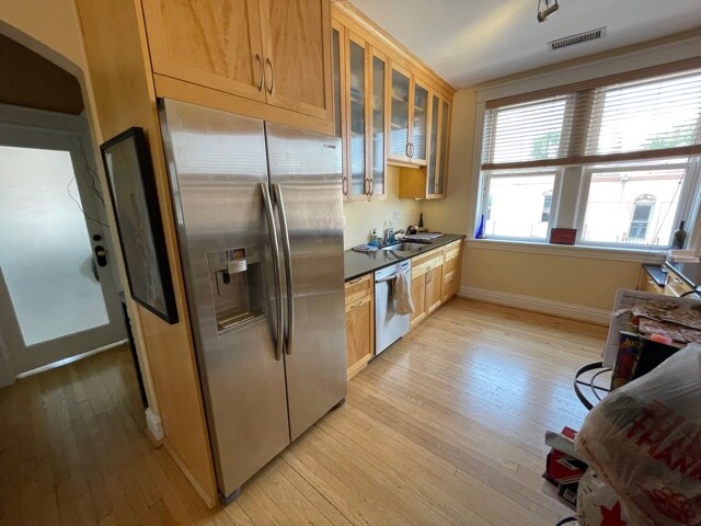 Foto del edificio - 5147 Shaw Ave