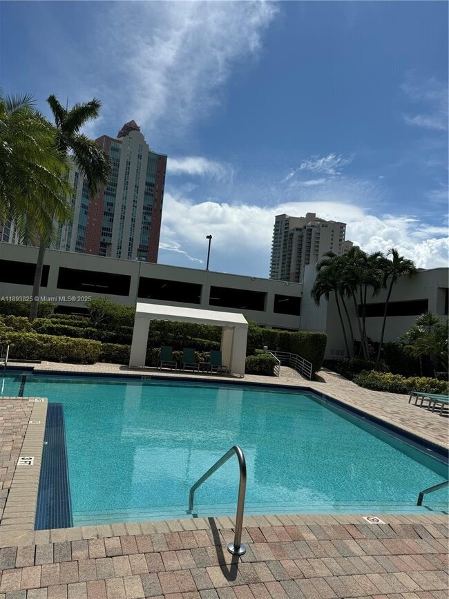 Foto del edificio - 3300 NE 192 St