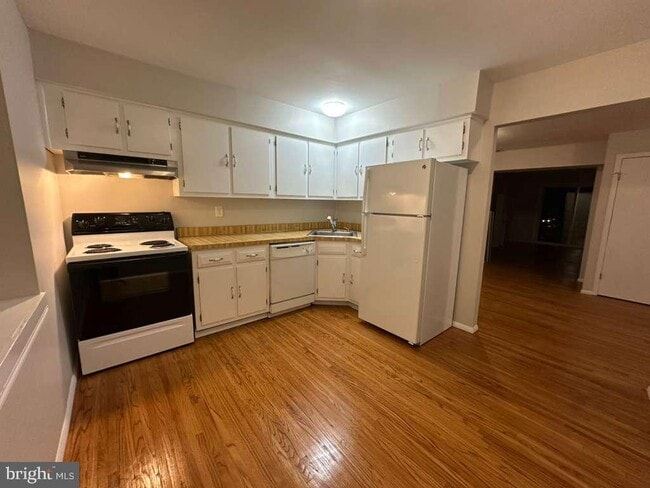 Building Photo - 113 SILVER