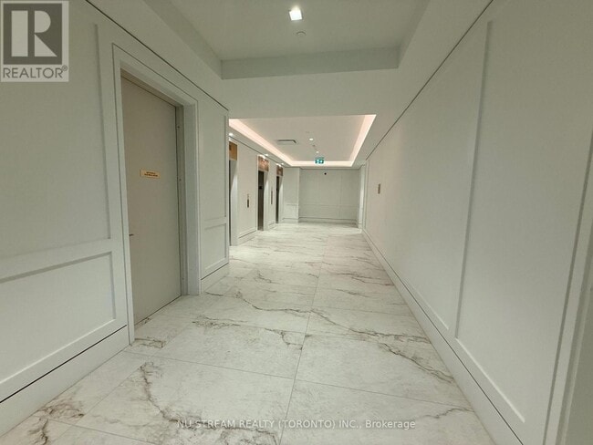 Photo du bâtiment - 4000 Eglinton Ave W