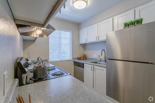 1BR, 1BA - 680 SF - The Phoenix Reno