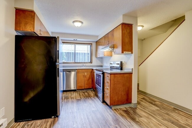 Foto del edificio - 2bed/1.5bath Town-home Available Soon! Cal...