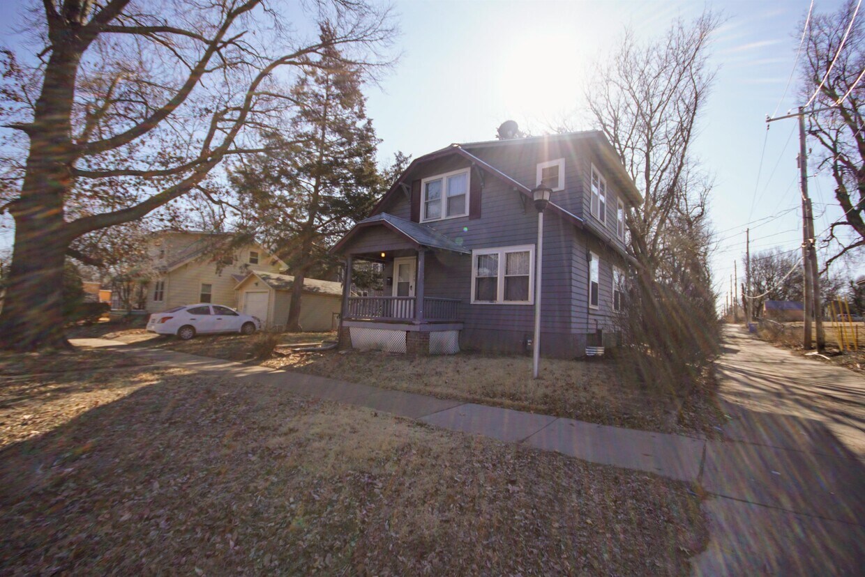 1109 SW 19th St, Topeka, KS 66604 House for Rent in Topeka, KS
