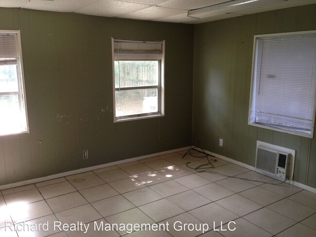 Building Photo - 3 br, 2 bath House - 1084 Carnation Drive