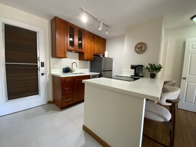 Foto del edificio - FULLY FURNISHED 1 BEDROOM/1 BATH IN HONOLULU