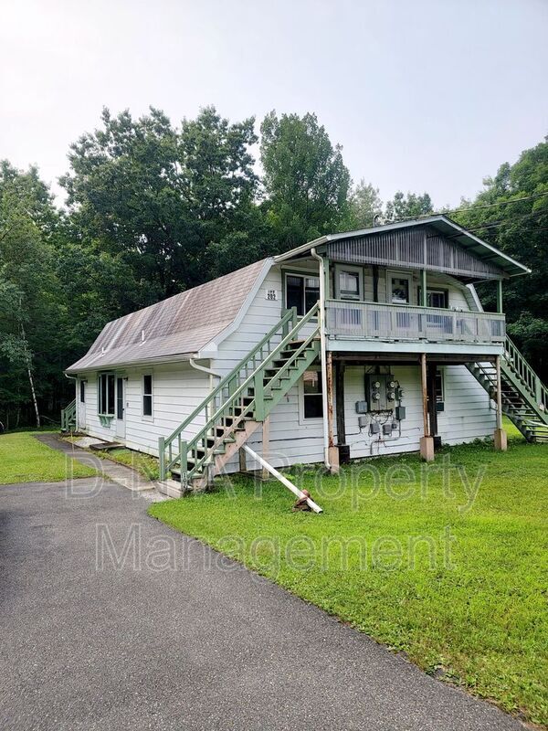 Primary Photo - 122 Maggie Way