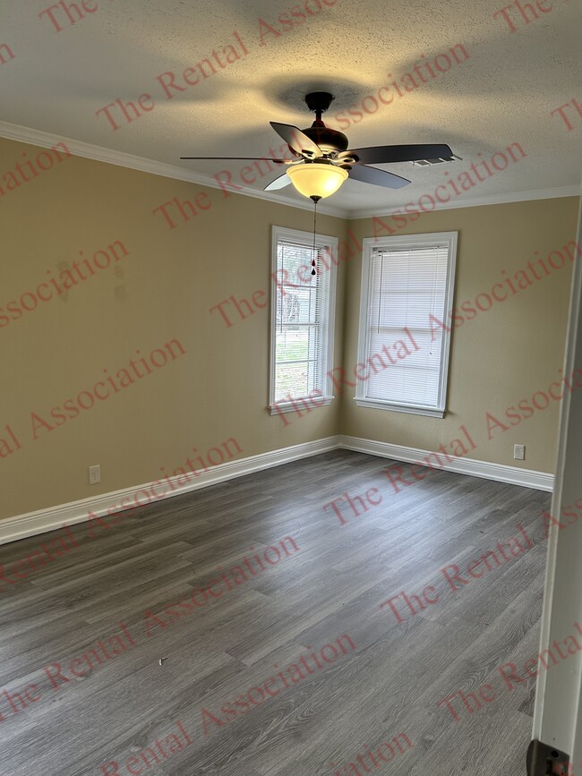 Building Photo - 3719 Rapides St