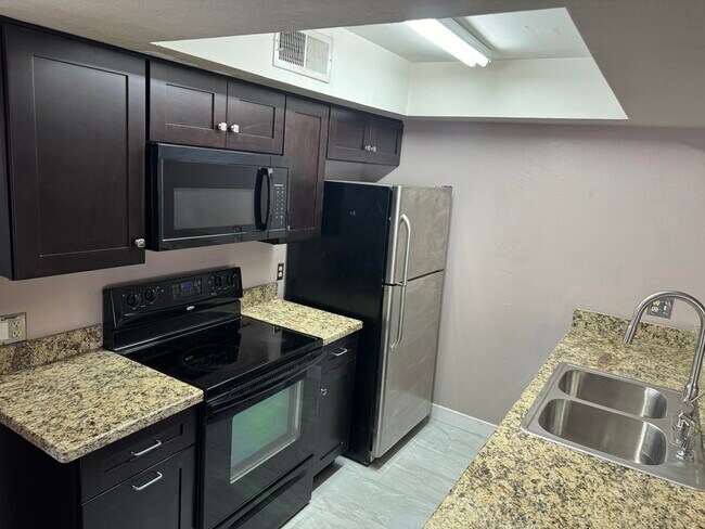 Foto del edificio - 8841 N 8th St