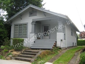 Building Photo - 4621 NE 33rd Ave