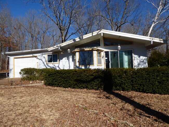 Front - 89 Cherokee Rd