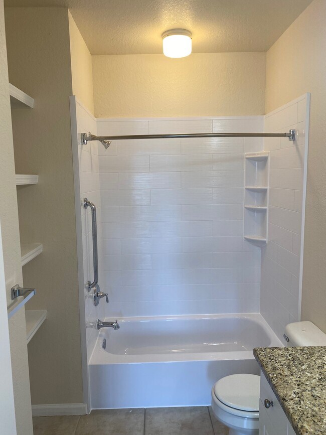 Master Bath - 1304 High Hammock Dr