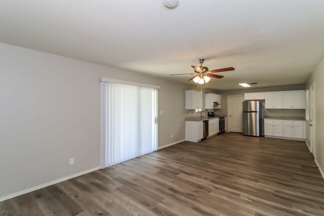 Building Photo - 7820 N 37Th Ave