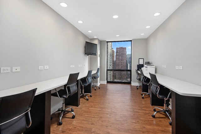 Building Photo - 1120 N La Salle St