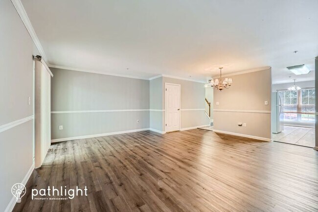 Foto del edificio - 4950 Lockard Dr