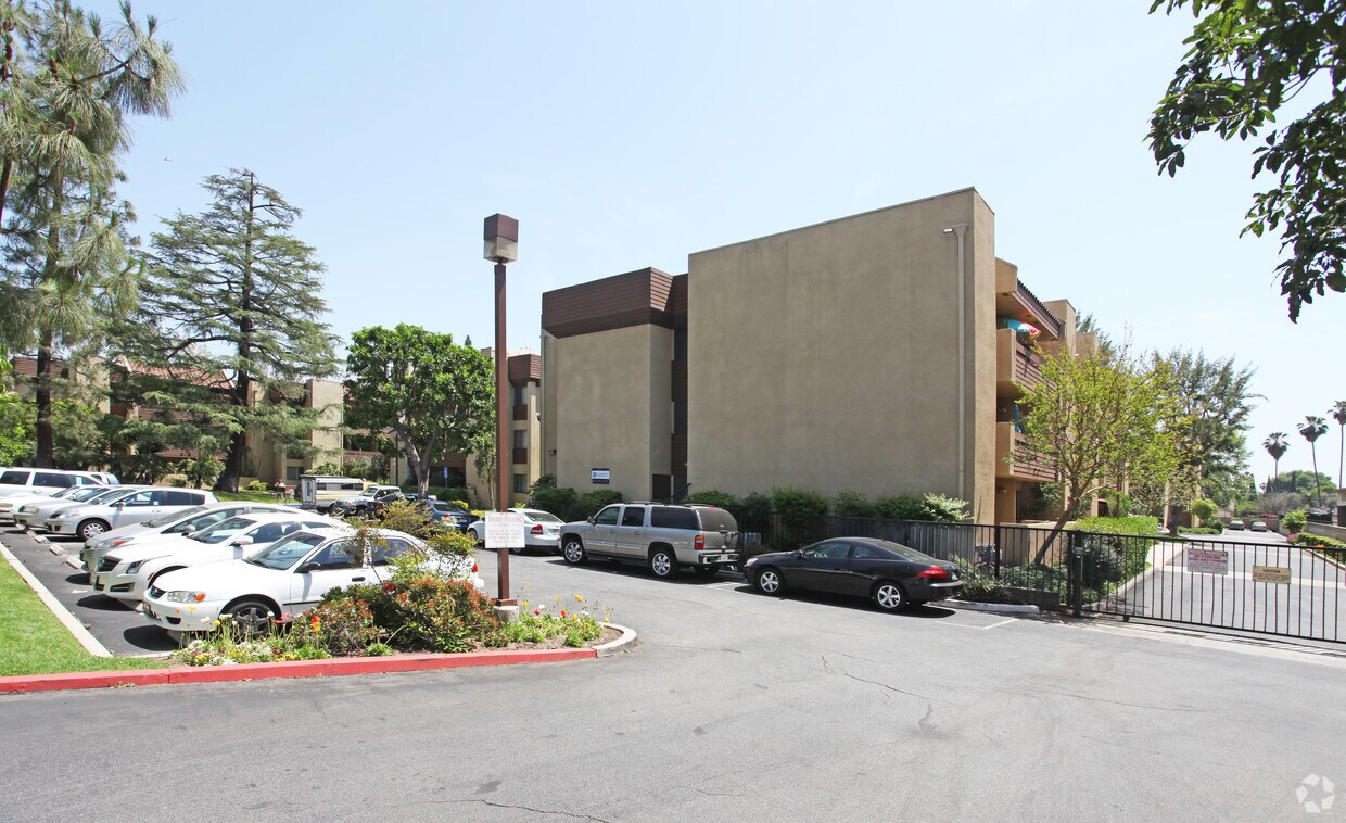 Primary Photo - Villa Valley Apartments