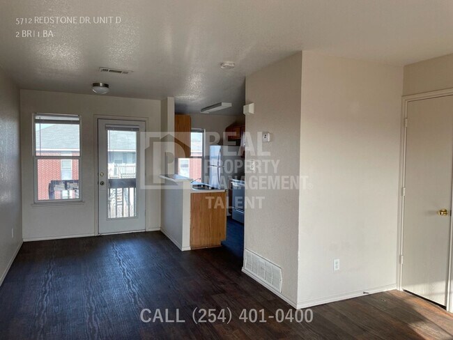 Foto del edificio - 5712 Redstone Dr