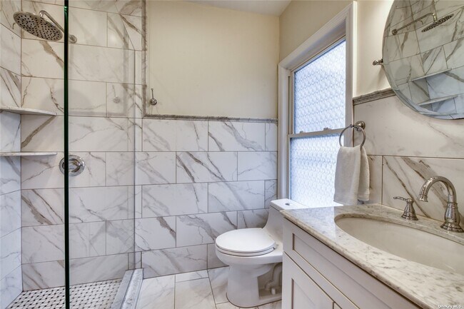 Building Photo - 94 Main St