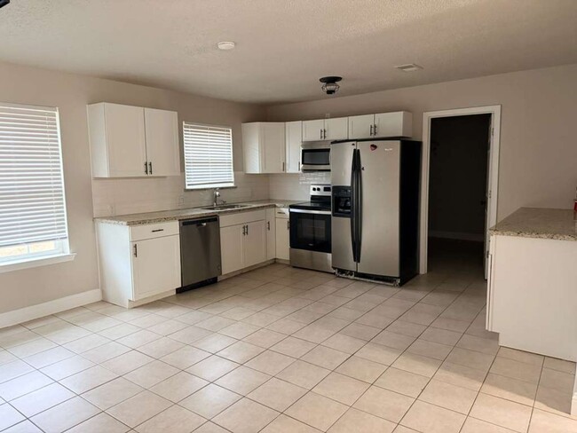 Foto del edificio - 7545 Neely Dr