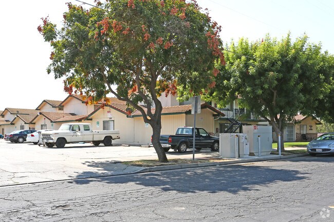 Building Photo - Evergreen Apartments