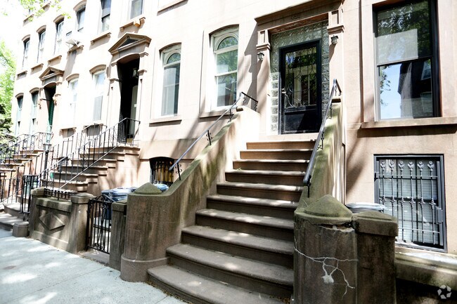 Foto del edificio - 431 Clinton St