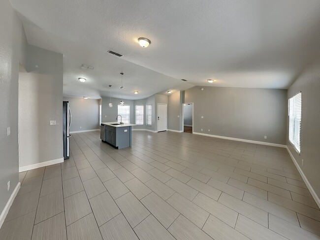 Building Photo - 3420 Fox Ridge St