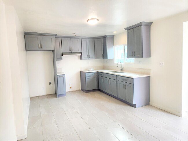 Building Photo - 1241 E 80th St