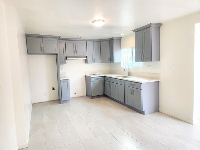 Foto del edificio - 1241 E 80th St