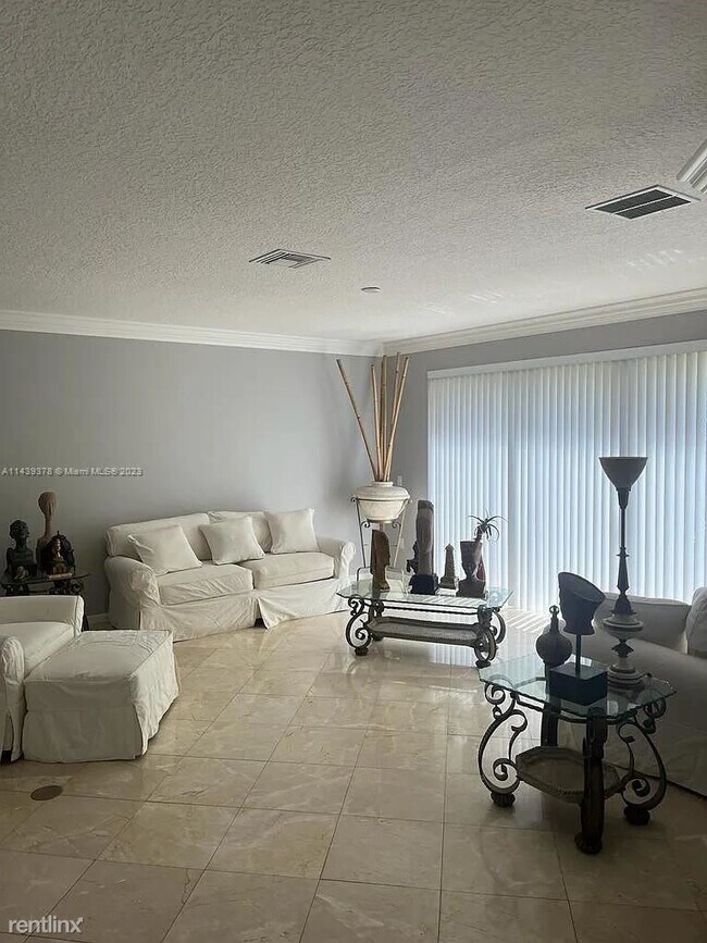 Building Photo - 5 br, 3.5 bath House - 2384 Simonson Dr