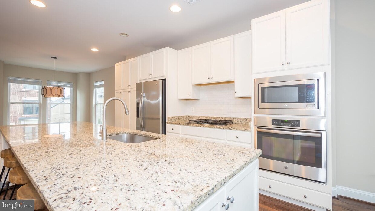 Primary Photo - 20431 Codman Dr
