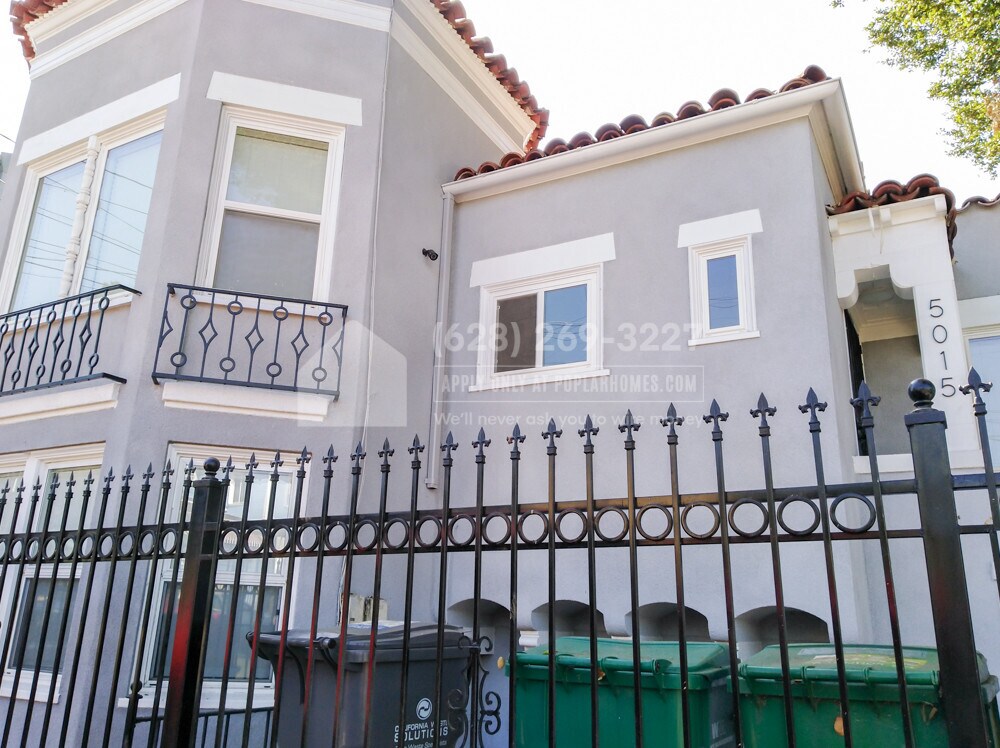 Primary Photo - 5015 Melrose Ave