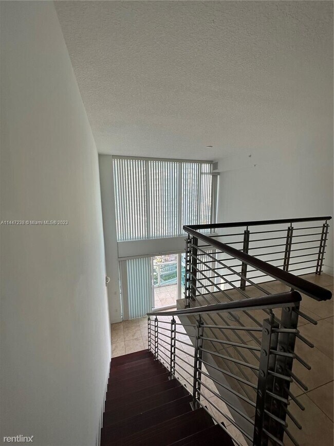 Foto del edificio - 1 br, 1.5 bath Condo - 41 SE 5th St Apt 1612