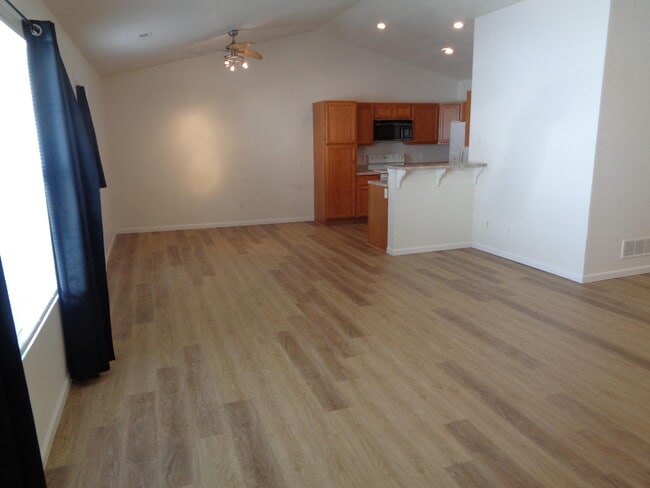Building Photo - 408 Lindy Ln