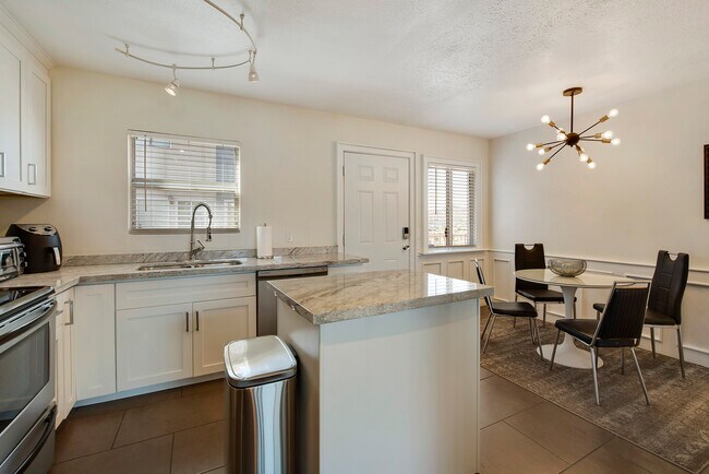 Foto del edificio - 1057 E Butler Dr